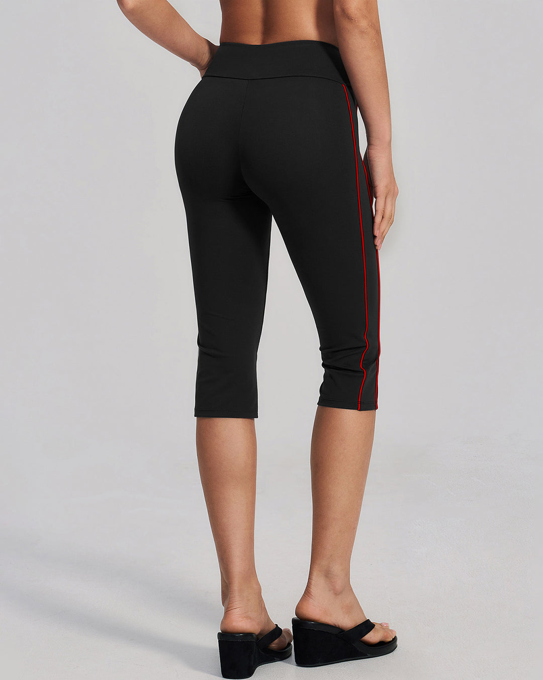 Alora Seamless Capri - Black Red