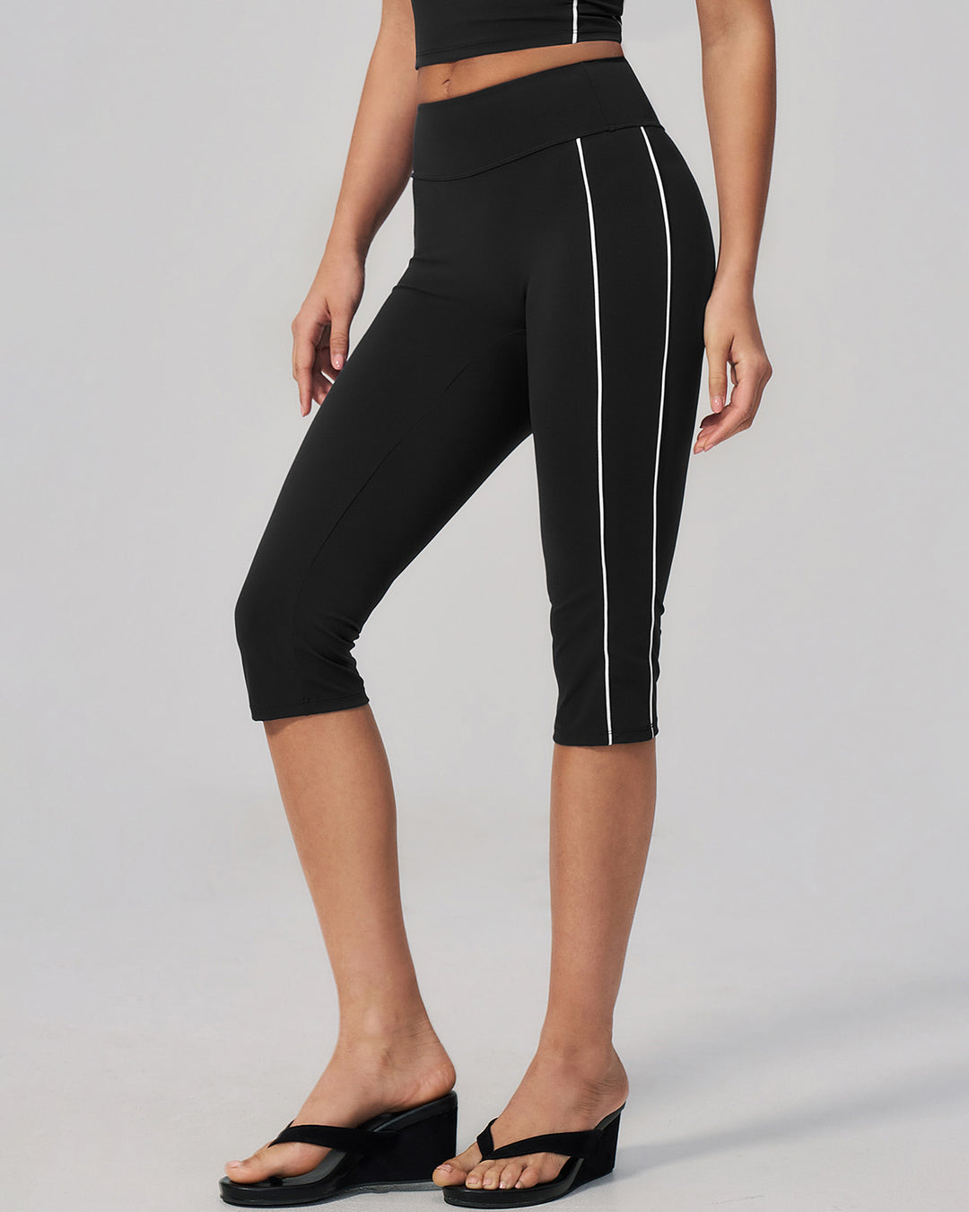 Alora Seamless Capri - Black White