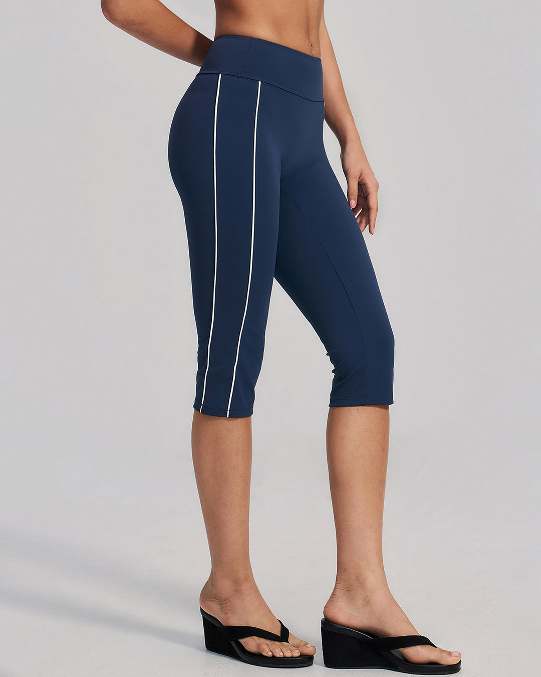 Alora Seamless Capri - Navy