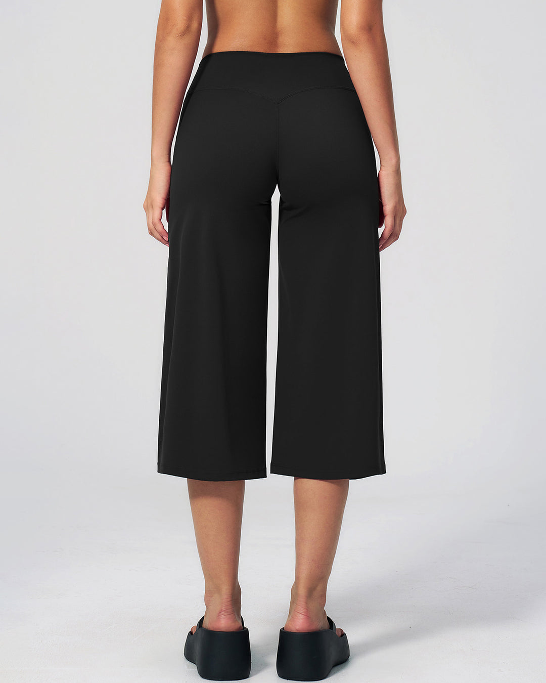 Draya Seamless Capri - Black