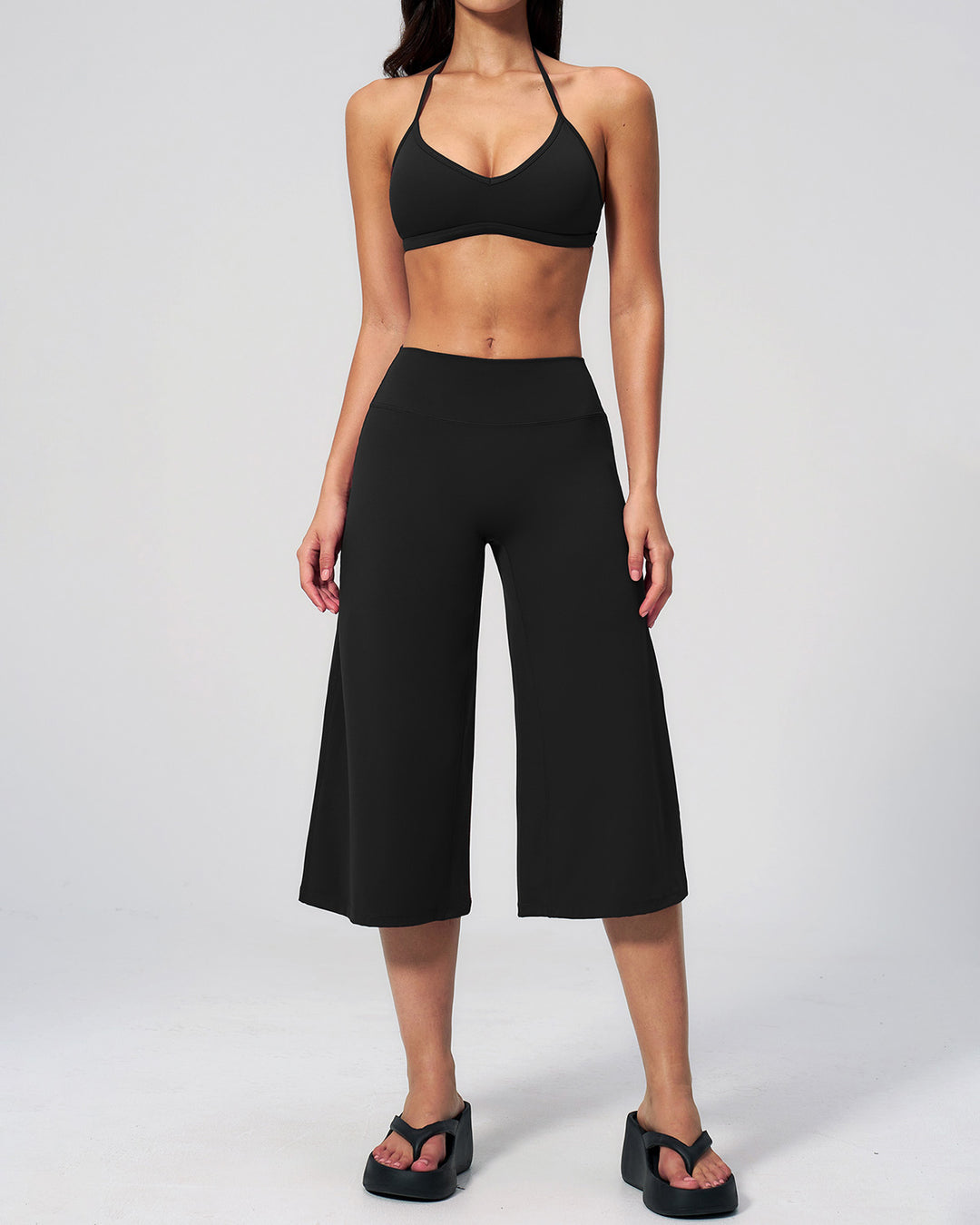 Draya Seamless Capri - Black