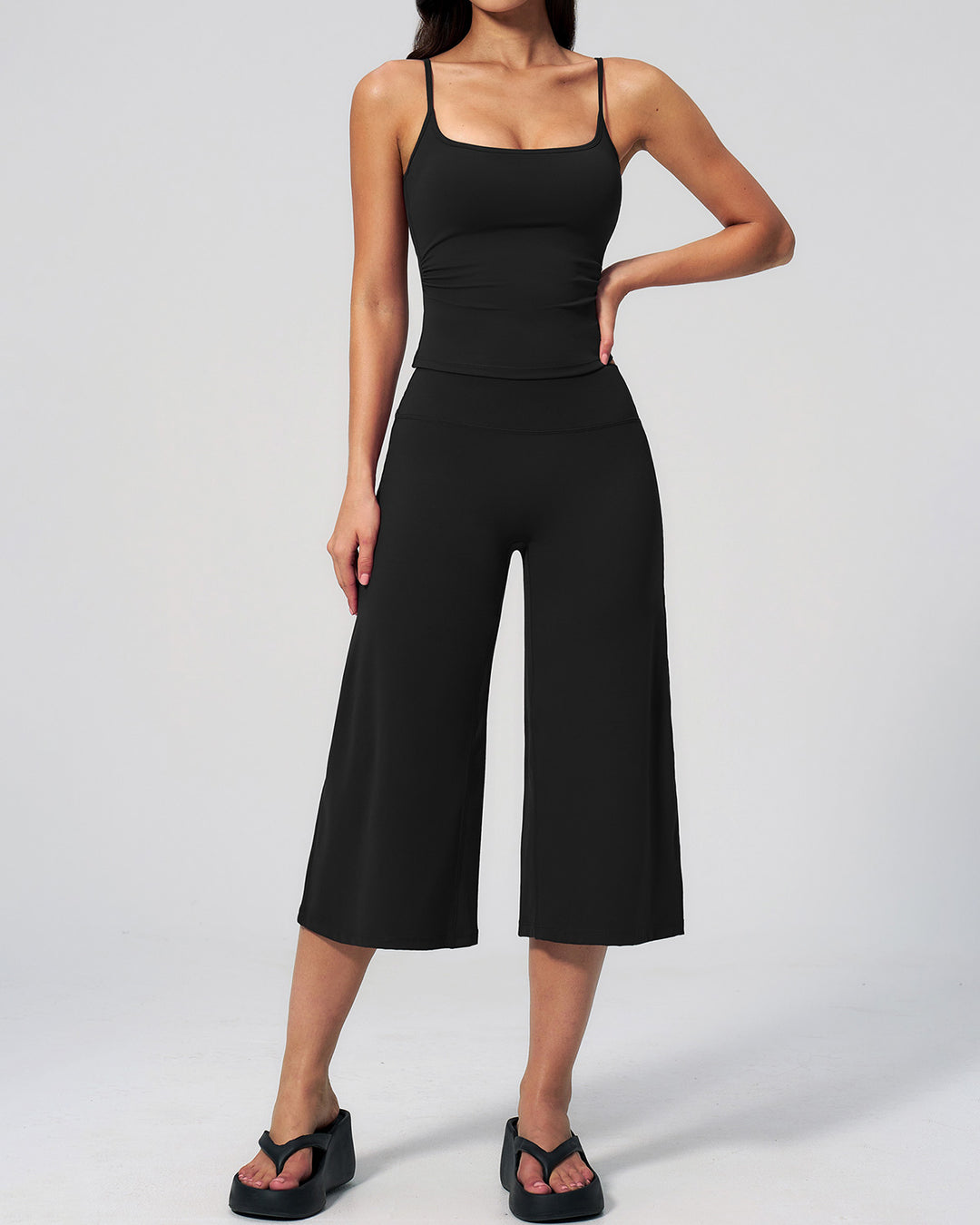 Draya Seamless Capri - Black