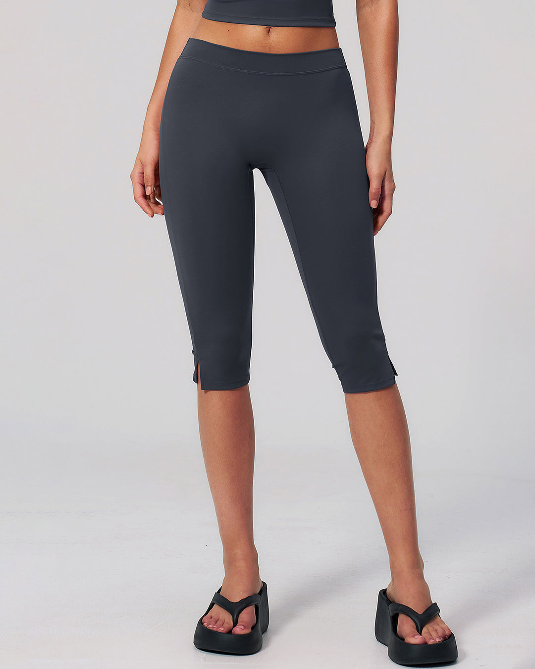 Halo Seamless Capri - Charcoal