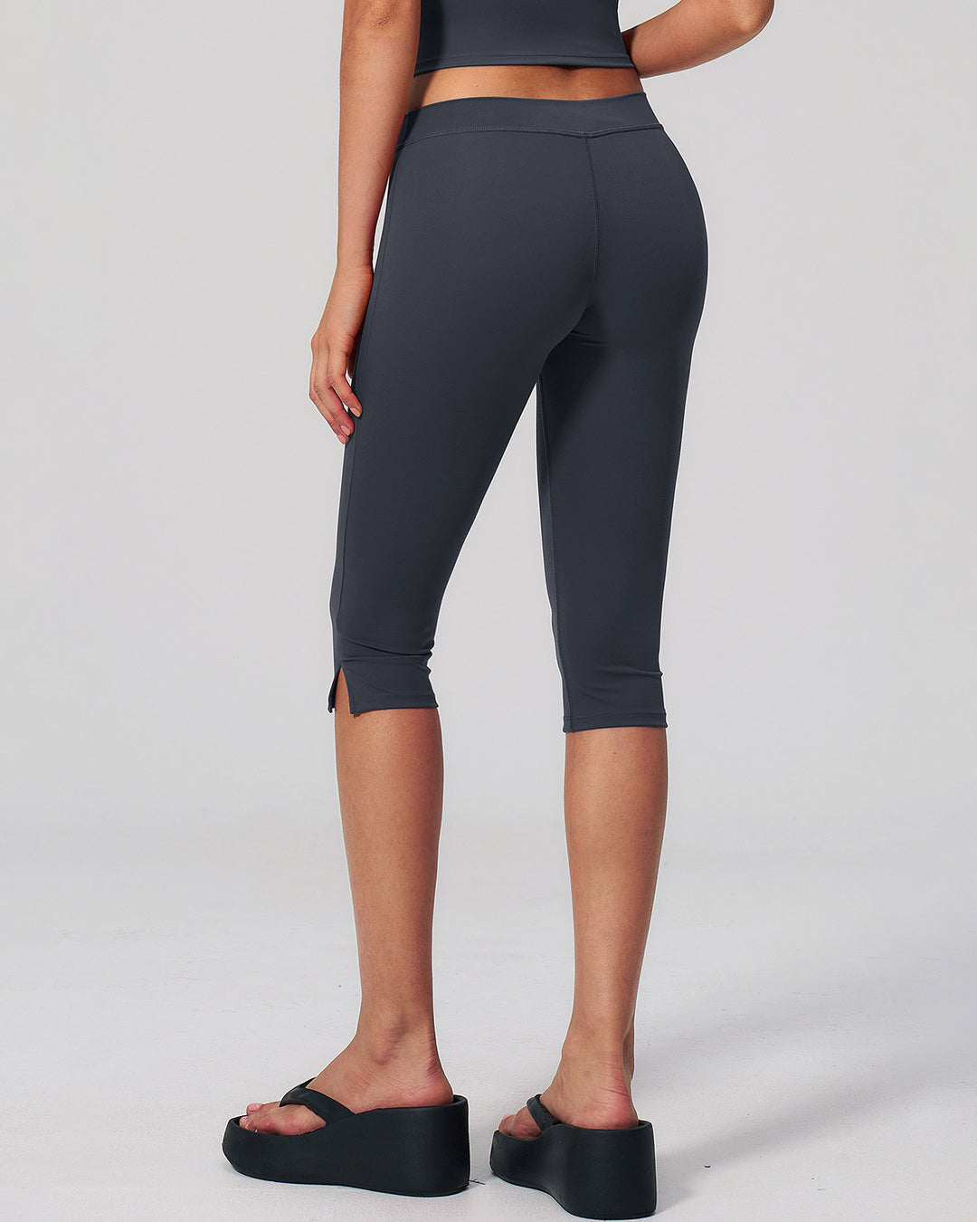 Halo Seamless Capri - Charcoal