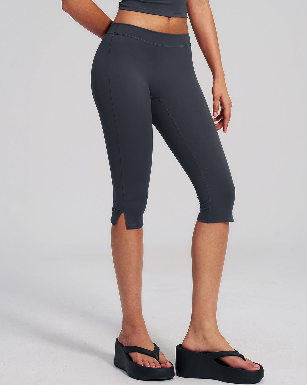Halo Seamless Capri - Charcoal