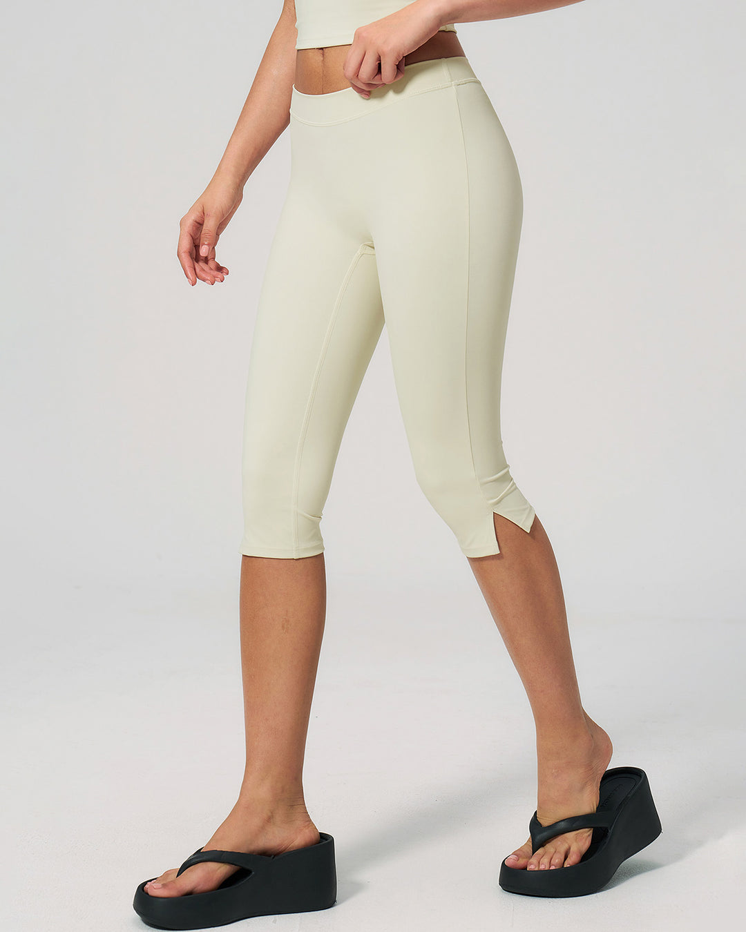 Halo Seamless Capri - Cream