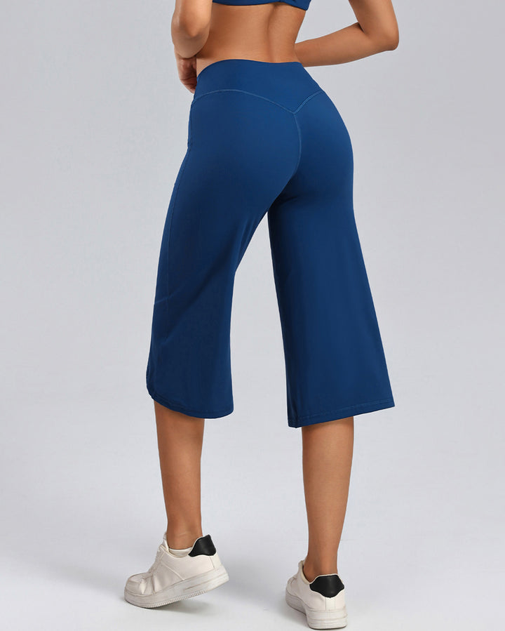 Haniya Seamless Capri - Navy