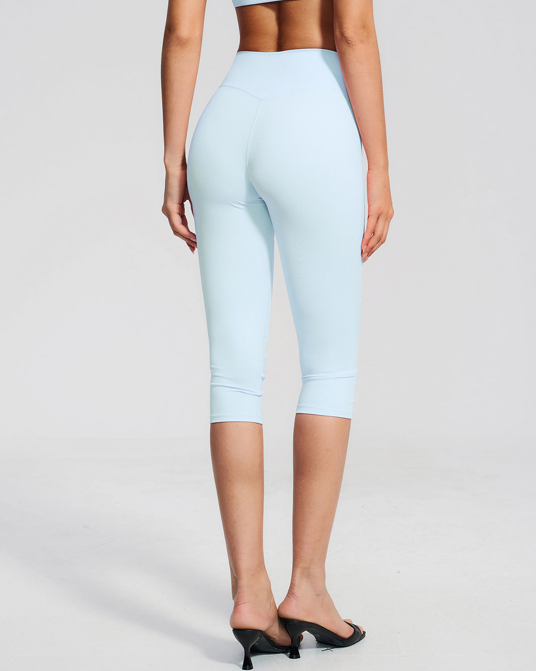 Mireya Seamless Capri - Ice Blue