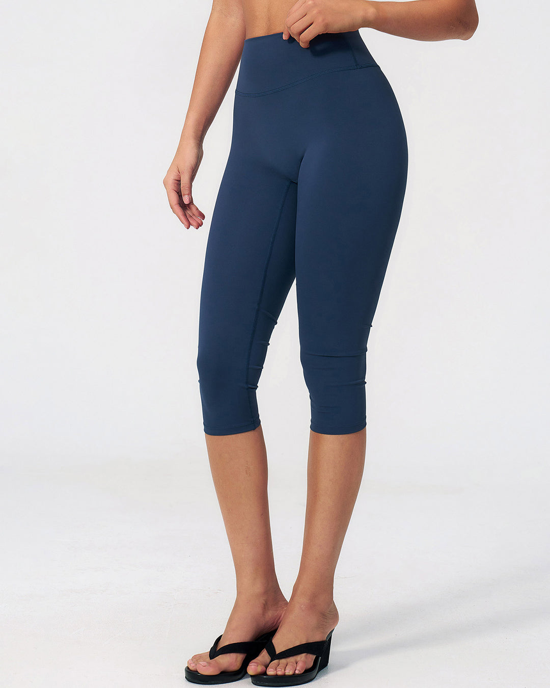Mireya Seamless Capri - Navy