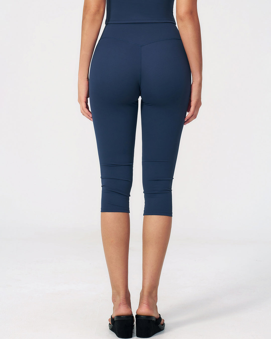 Mireya Seamless Capri - Navy
