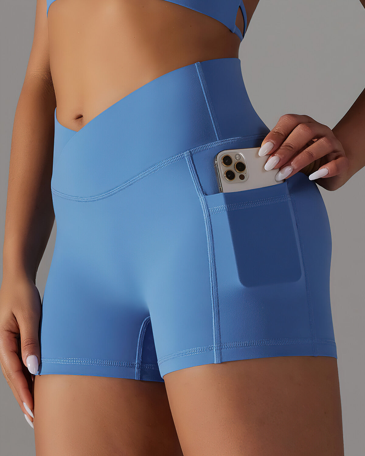 Selene Seamless Pocket Scrunch Shorts - Blue